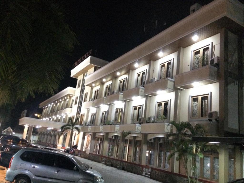 Athaya Hotel Kendari Exterior photo