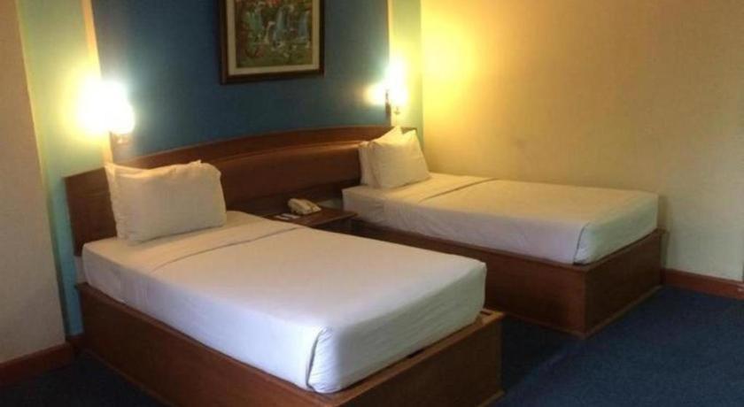 Athaya Hotel Kendari Exterior photo