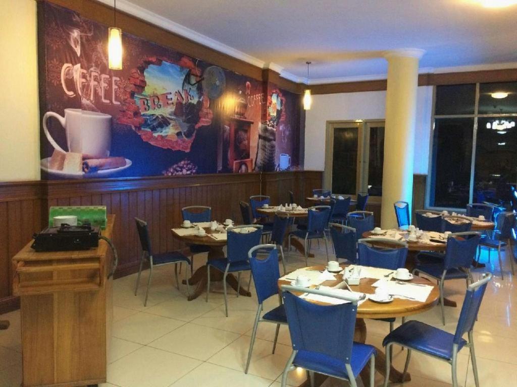 Athaya Hotel Kendari Exterior photo