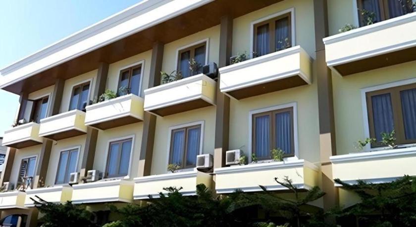 Athaya Hotel Kendari Exterior photo