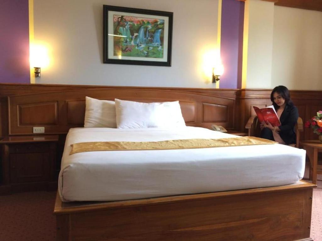 Athaya Hotel Kendari Exterior photo